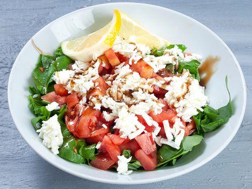 Erzincanlı Coşkun Balık peynirli roka salatası