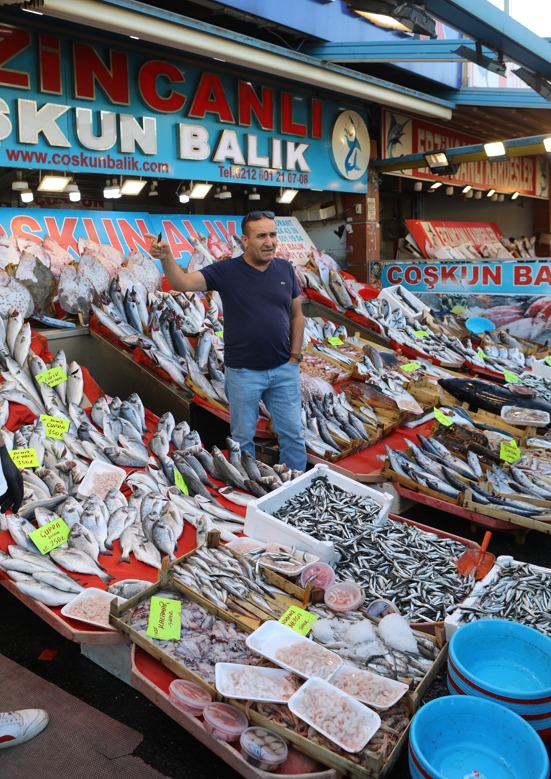Erzincanlı Coşkun Balık tezgahından esnaf